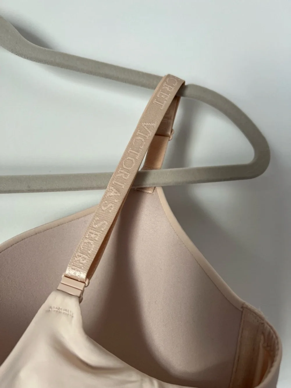 Victoria's Secret Smooth Nude Push-Up T-Shirt Bra - 38D NEW